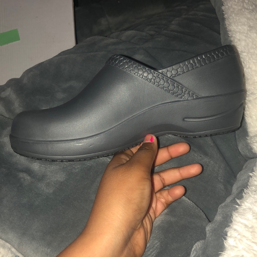 Nursing shoes